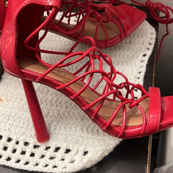 GIANNI. BINI.  Have.  2 pairs. 8 and. 7.  Only. Today 20 dollars - Picture 7 of 8